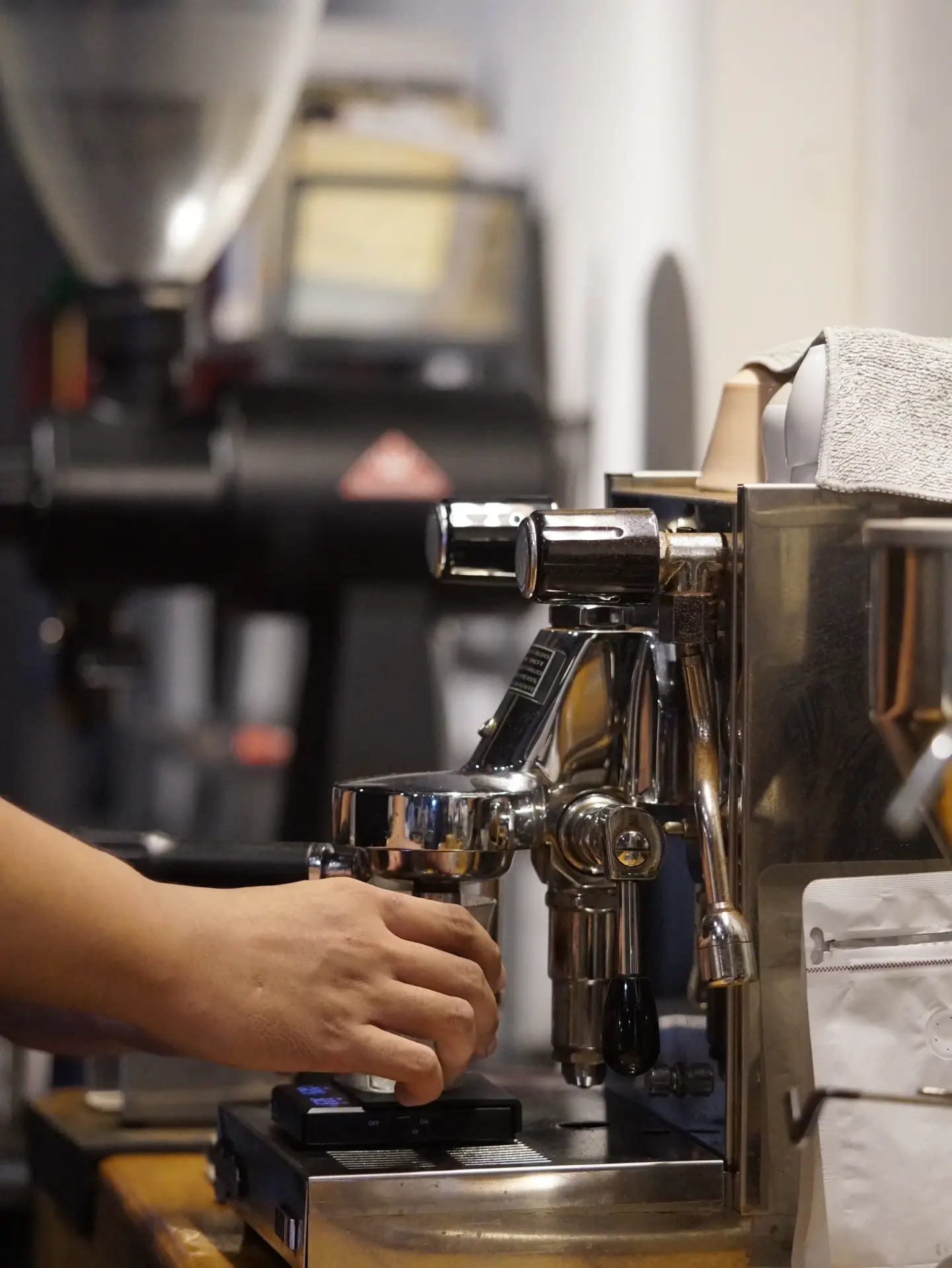 Detail biji kopi dan proses penanganan oleh tim Kofind